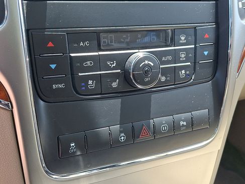 Used 2011 Jeep Grand Cherokee Overland AWD/4WD image 17