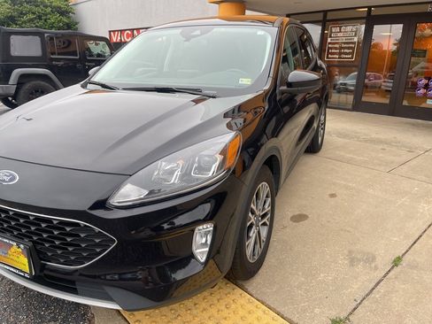 Used 2022 Ford Escape SEL w/ Technology Package image 8