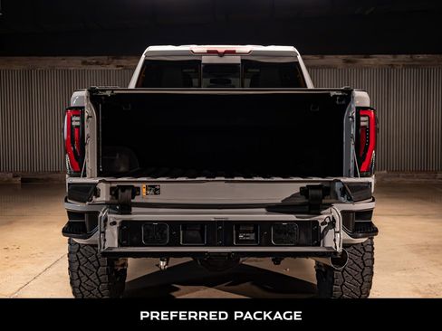 Used 2024 GMC Sierra 2500 AT4 w/ AT4 Preferred Package image 9