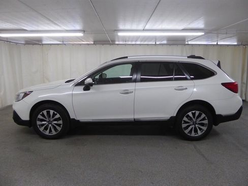 Used 2018 Subaru Outback 3.6R Touring image 4