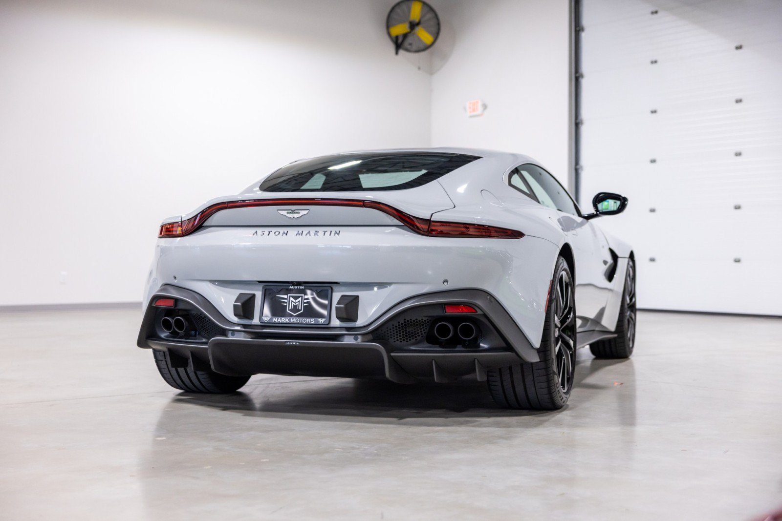 Used 2023 Aston Martin V8 Vantage Coupe RWD image 4