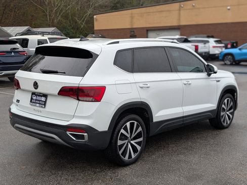 Used 2024 Volkswagen Taos SE image 9