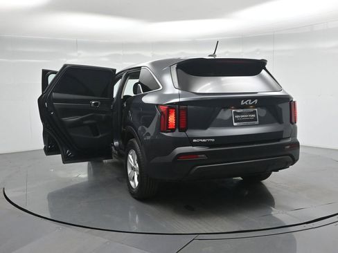 Used 2023 Kia Sorento LX image 36