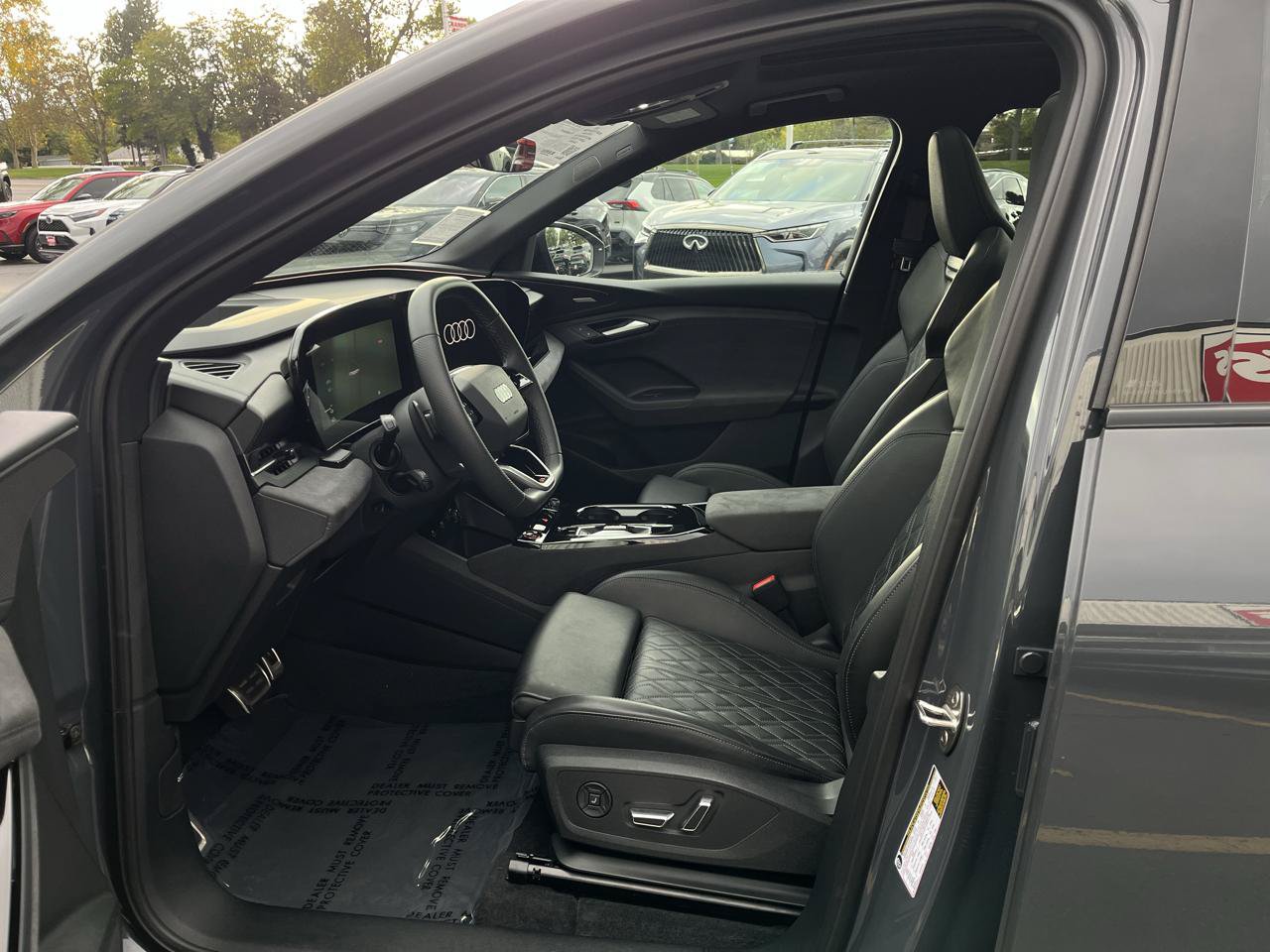 Used 2025 Audi SQ6 e-tron Premium Plus w/ Premium Plus AWD/4WD image 4