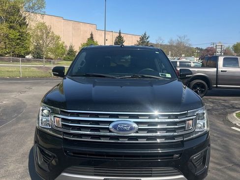 Used 2018 Ford Expedition XLT w/ Equipment Group 202A AWD/4WD image 3