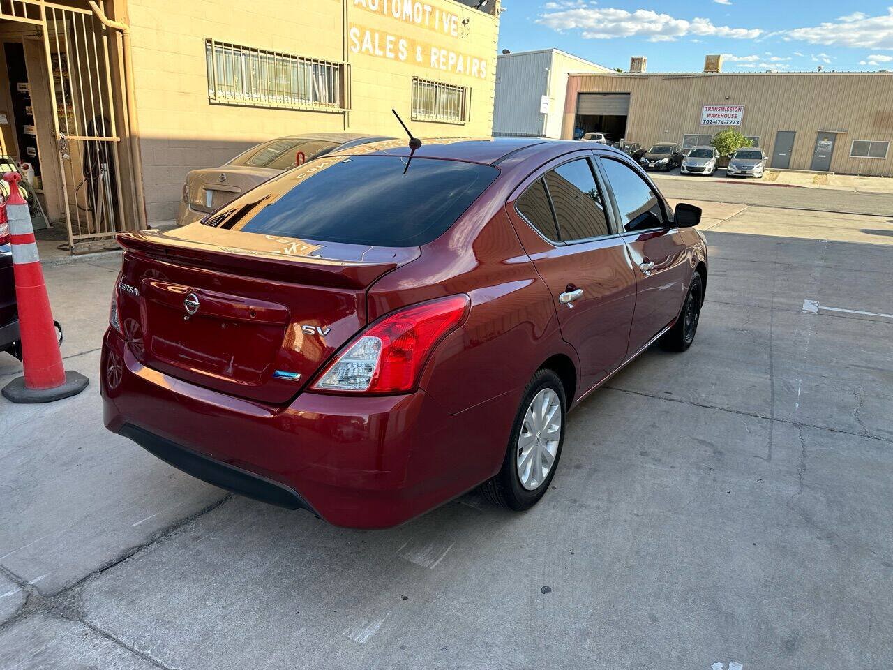 Used 2018 Nissan Versa SV FWD image 3