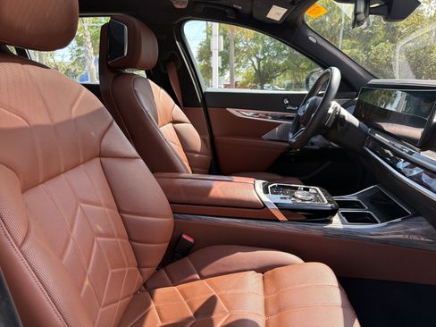 Used 2023 BMW 760i xDrive w/ Executive Package image 33