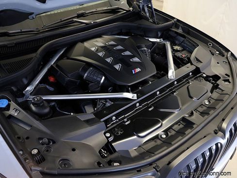 Certified 2025 BMW X7 M60i image 40