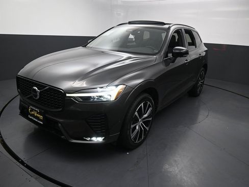 Used 2023 Volvo XC60 B5 Plus image 10