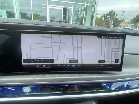 Used 2023 BMW 740i w/ Parking Assistance Package RWD image 15