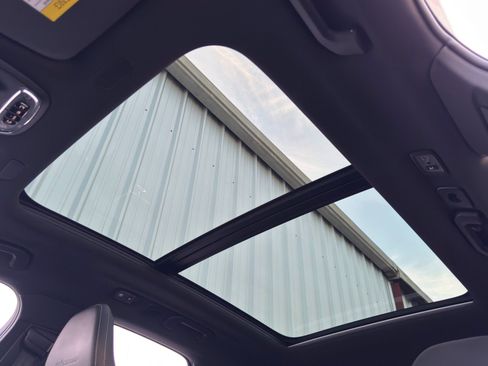 Used 2019 Volvo XC60 T5 R-Design w/ Protection Package image 10