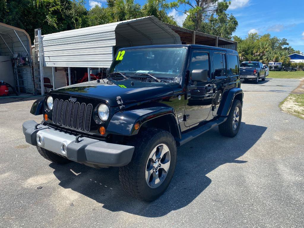 Used 2012 Jeep Wrangler Unlimited Sahara w/ Connectivity Group AWD/4WD image 2