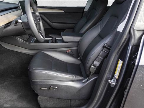 Used 2024 Tesla Model Y Long Range image 11