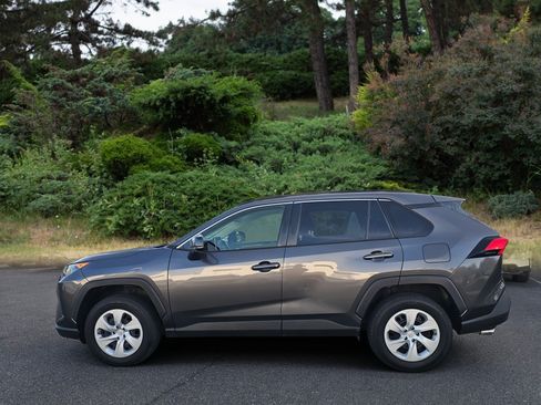 Used 2019 Toyota RAV4 LE w/ Carpet Mat Package AWD/4WD image 2