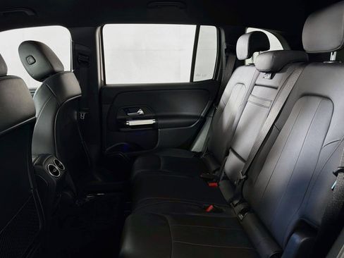 Used 2022 Mercedes-Benz GLB 250 w/ Premium Package Lite image 8