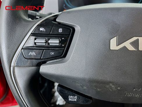 Used 2024 Kia Niro LX FWD image 15