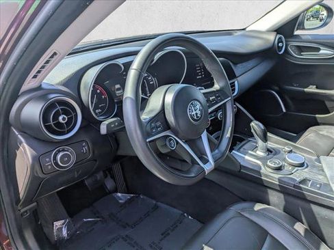 Used 2019 Alfa Romeo Giulia image 10