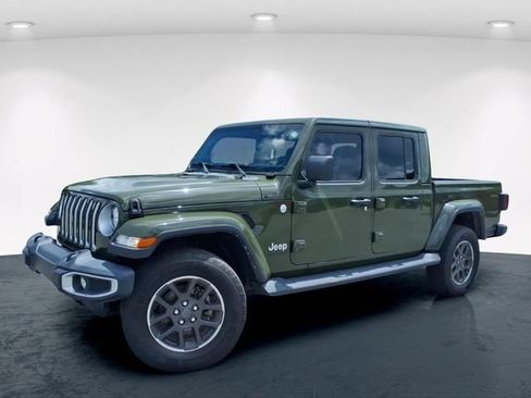 Used 2022 Jeep Gladiator Overland w/ Popular Equipment Package AWD/4WD image 2