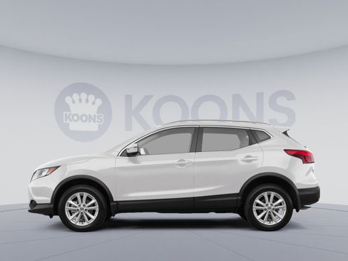 Used 2017 Nissan Rogue SV AWD/4WD image 2