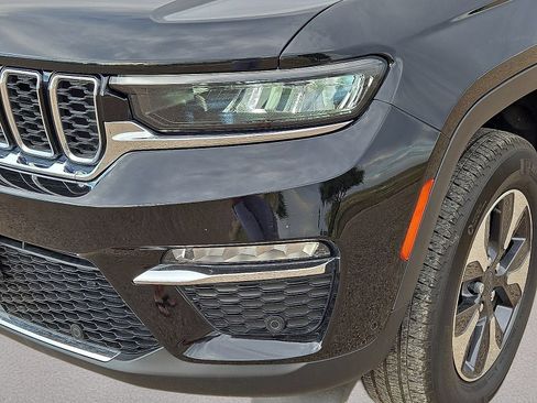 Used 2024 Jeep Grand Cherokee Limited 4xe w/ Luxury Tech Group II AWD/4WD image 9
