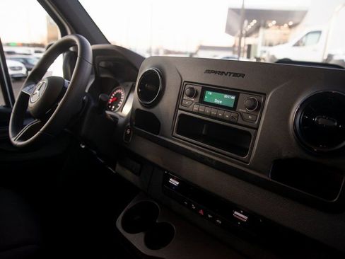 Used 2025 Mercedes-Benz Sprinter 2500 image 35