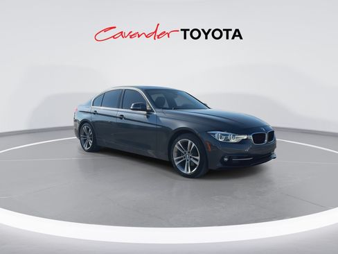 Used 2018 BMW 330i Sedan RWD image 2