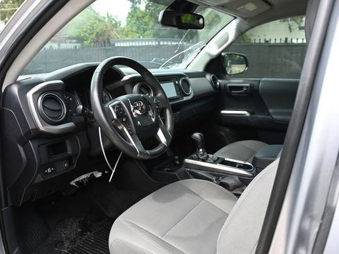 Used 2019 Toyota Tacoma SR5 RWD image 12