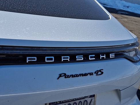 Used 2021 Porsche Panamera 4S image 30