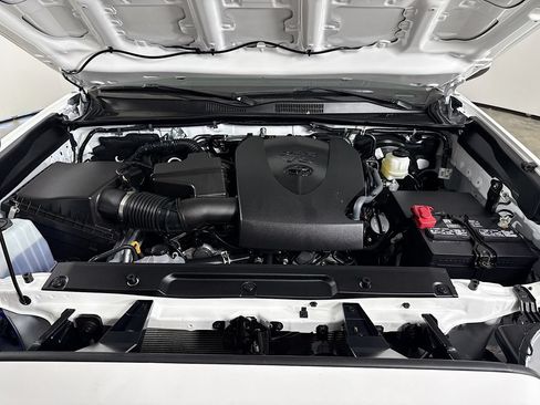 Certified 2023 Toyota Tacoma SR AWD/4WD image 30