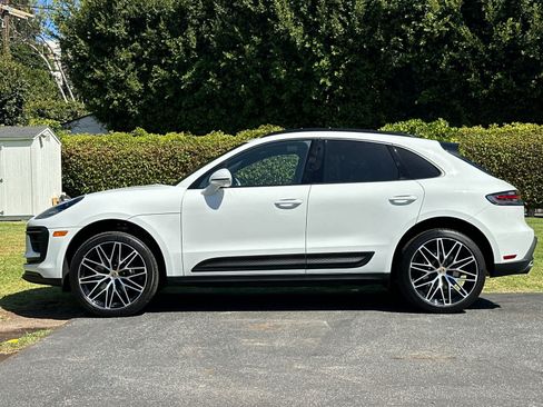 Used 2026 Porsche Macan AWD/4WD image 2