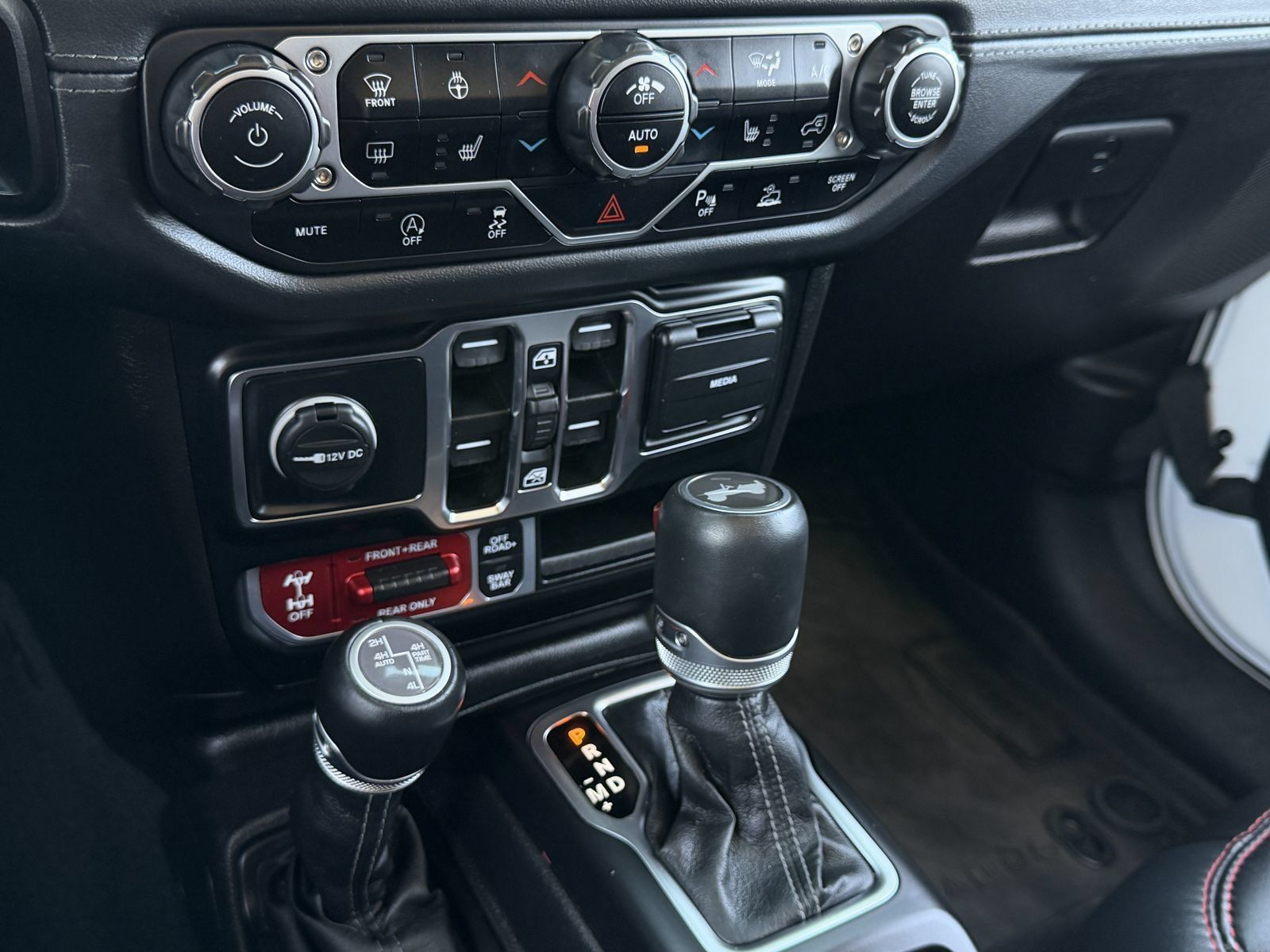 Used 2024 Jeep Wrangler Unlimited Rubicon AWD/4WD image 20