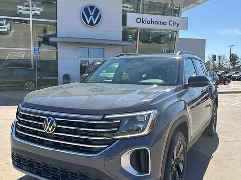 New 2026 Volkswagen Atlas SE FWD image 1