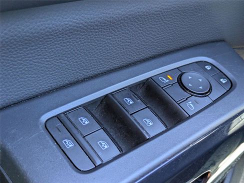 Used 2025 Nissan Pathfinder SV AWD/4WD image 27