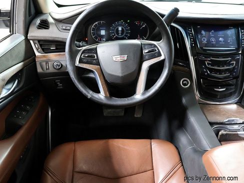 Used 2017 Cadillac Escalade ESV Premium Luxury image 15