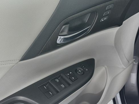 Used 2013 Honda Accord EX-L image 17