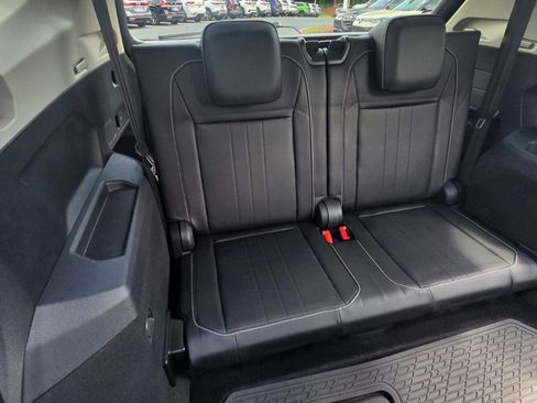 Certified 2022 Volkswagen Tiguan SE w/ Panoramic Sunroof Package FWD image 45