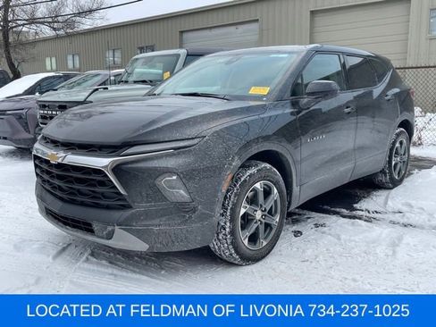 Used 2025 Chevrolet Blazer LT image 1