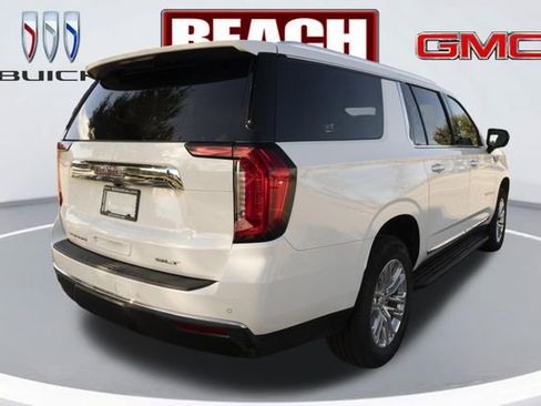 Used 2023 GMC Yukon XL SLT image 3