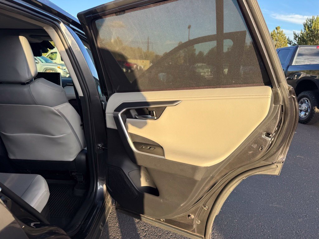 Used 2022 Toyota RAV4 Limited AWD/4WD image 17