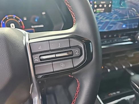 Used 2025 Chevrolet Colorado Z71 image 13