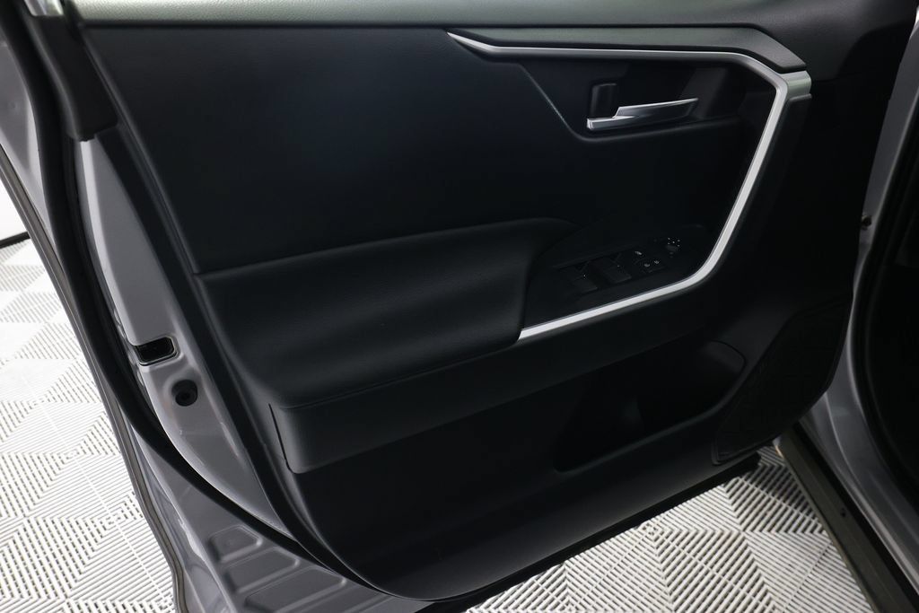 Used 2022 Toyota RAV4 SE AWD/4WD image 15