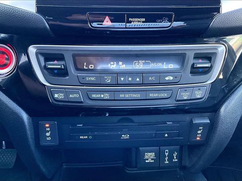 Used 2018 Honda Pilot Touring image 33