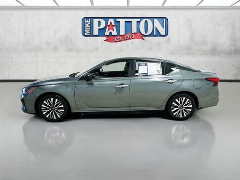 Used 2024 Nissan Altima 2.5 SV FWD image 4