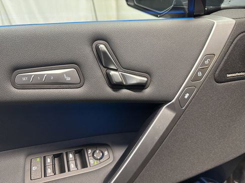 Used 2025 BMW iX xDrive50 w/ Premium Package image 16