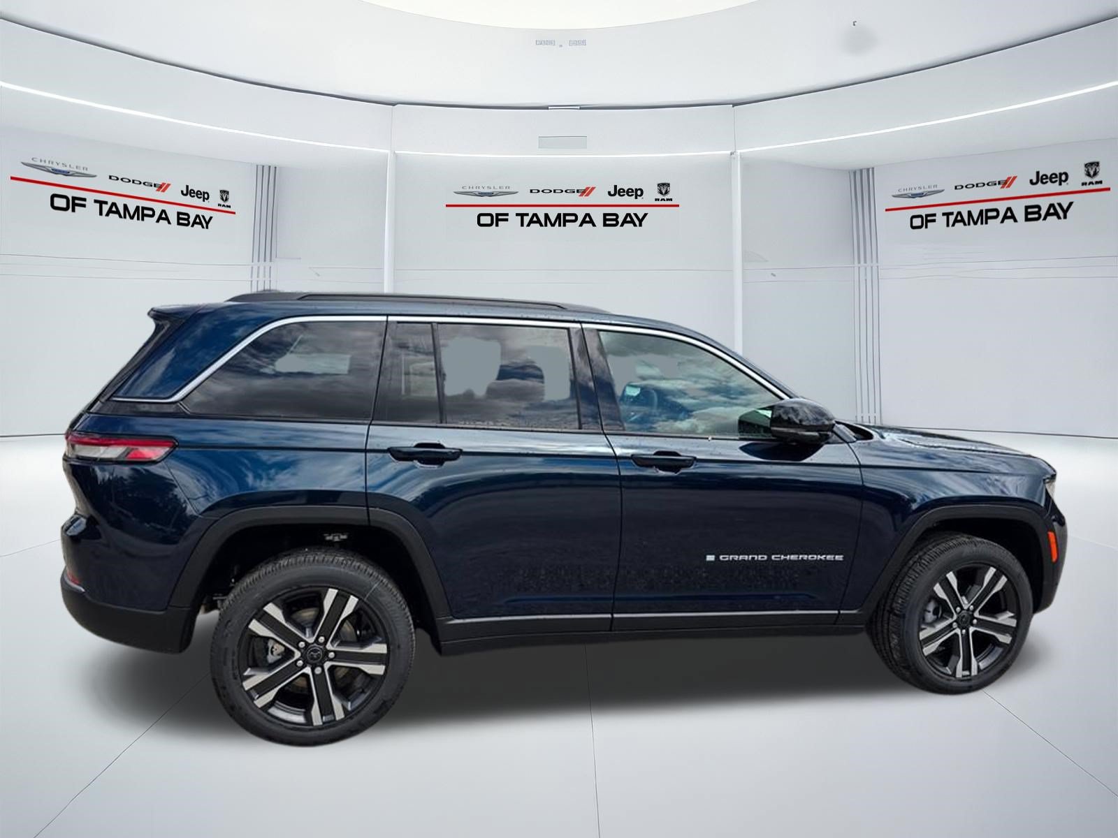New 2027 Jeep Grand Cherokee Limited w/ Technology Group II AWD/4WD image 7