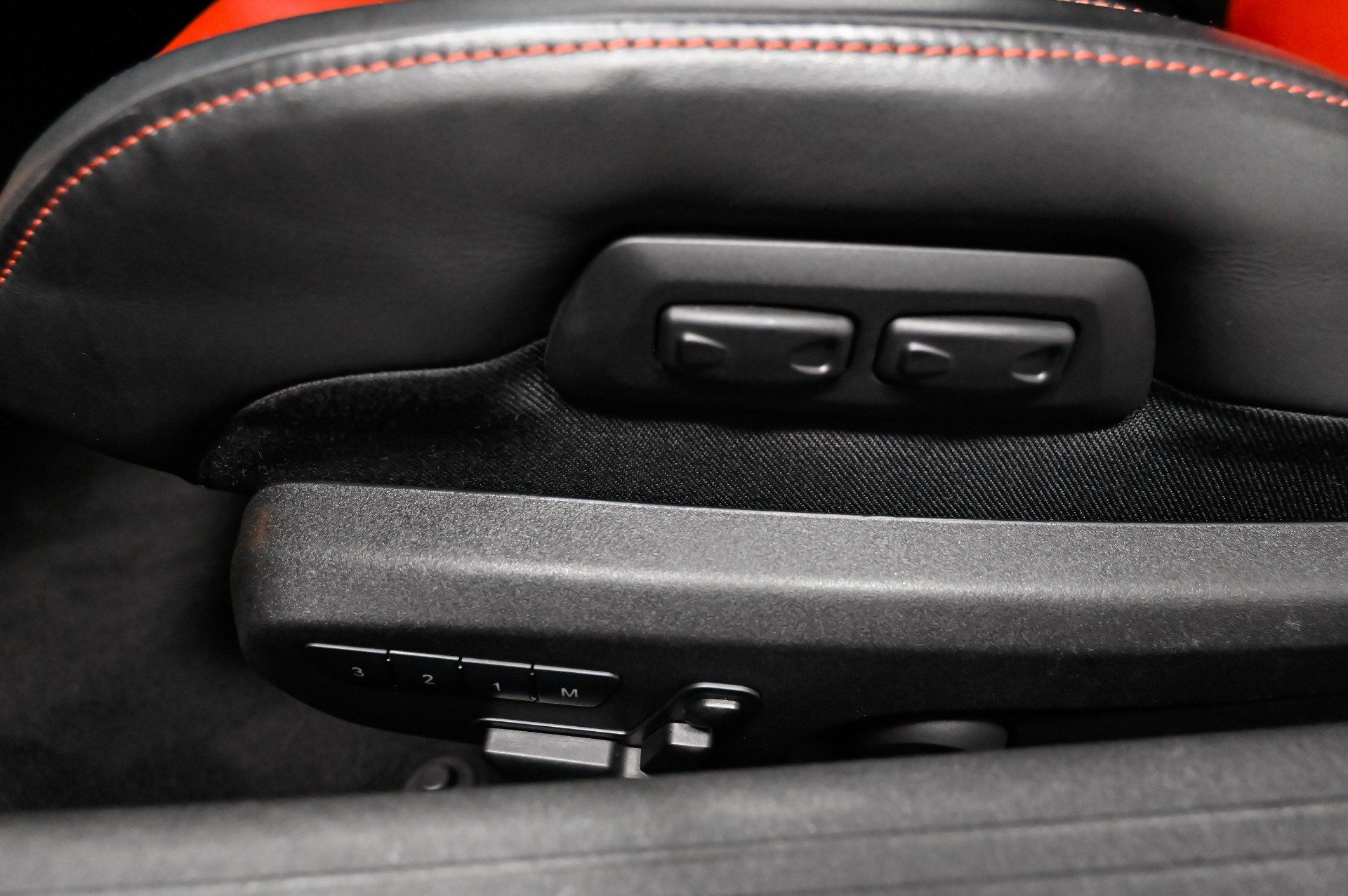 Used 2018 Mercedes-Benz AMG GT Roadster image 21