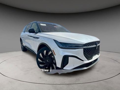 New 2025 Lincoln Nautilus Reserve w/ Jet Appearance Package image 3