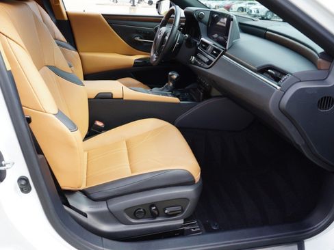 Used 2022 Lexus ES 300h Ultra Luxury w/ Accessory Package 2 FWD image 14