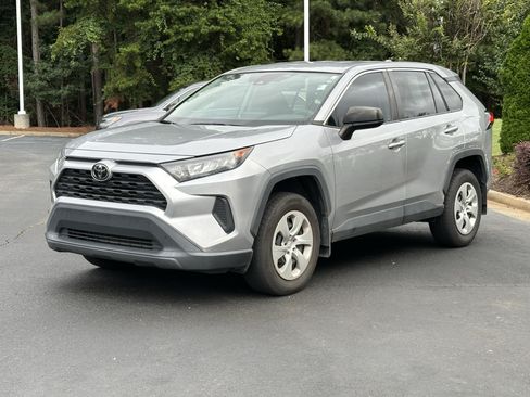Used 2022 Toyota RAV4 LE FWD image 5