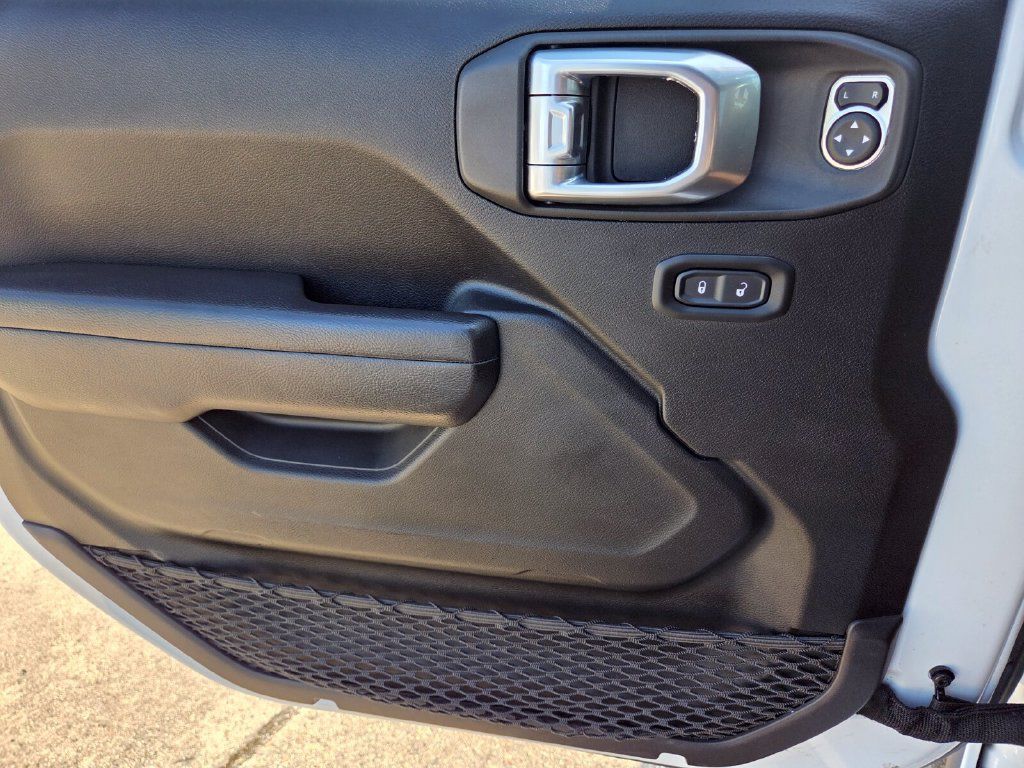 Used 2023 Jeep Wrangler Unlimited AWD/4WD image 19